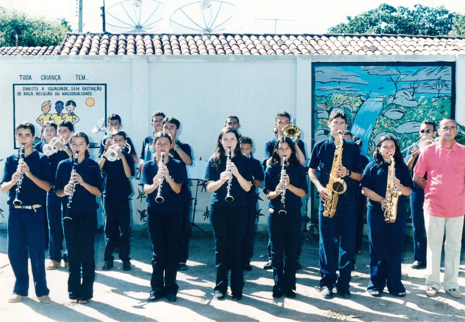 Imagem da primeira turma da banda no ano de 2002